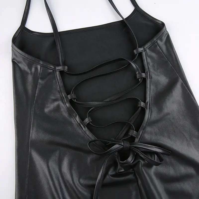 robe noire dos nu