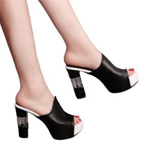 mules à talon noir en simili cuir